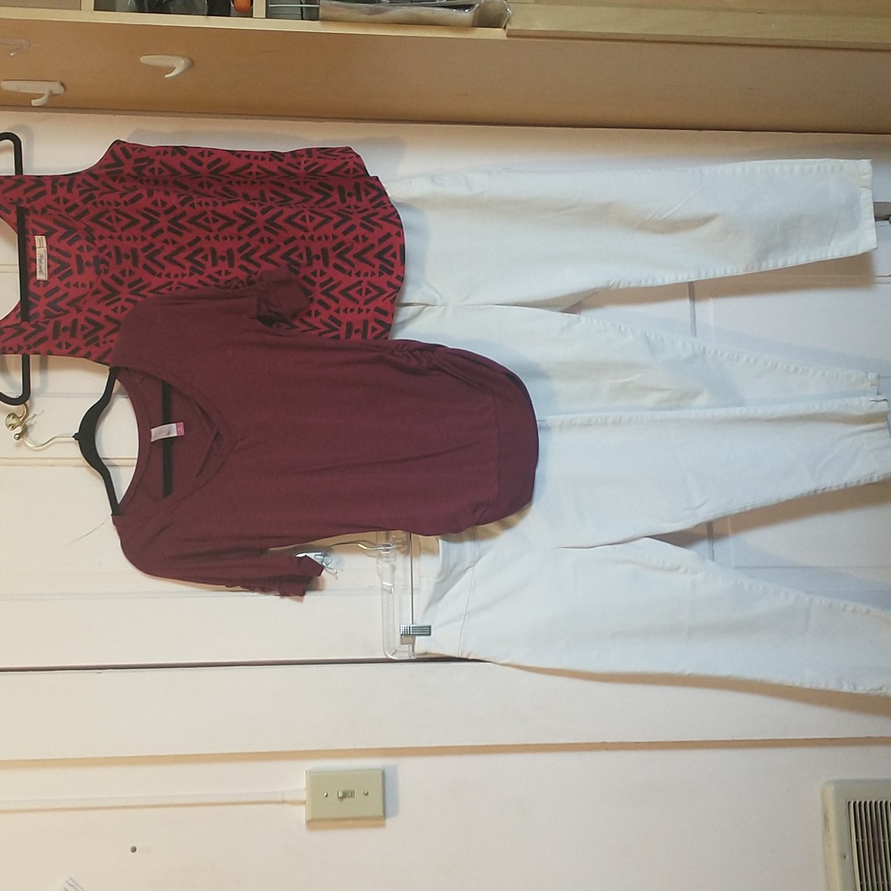 Four piece Women's Size 8 Clothes Set Red and White Capris Pants Tank Blouse